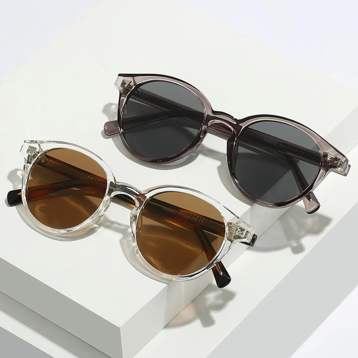 Popular Fashion Round Punk Women Luxury Sunglasses Retro Rivets Men Trending Uv400