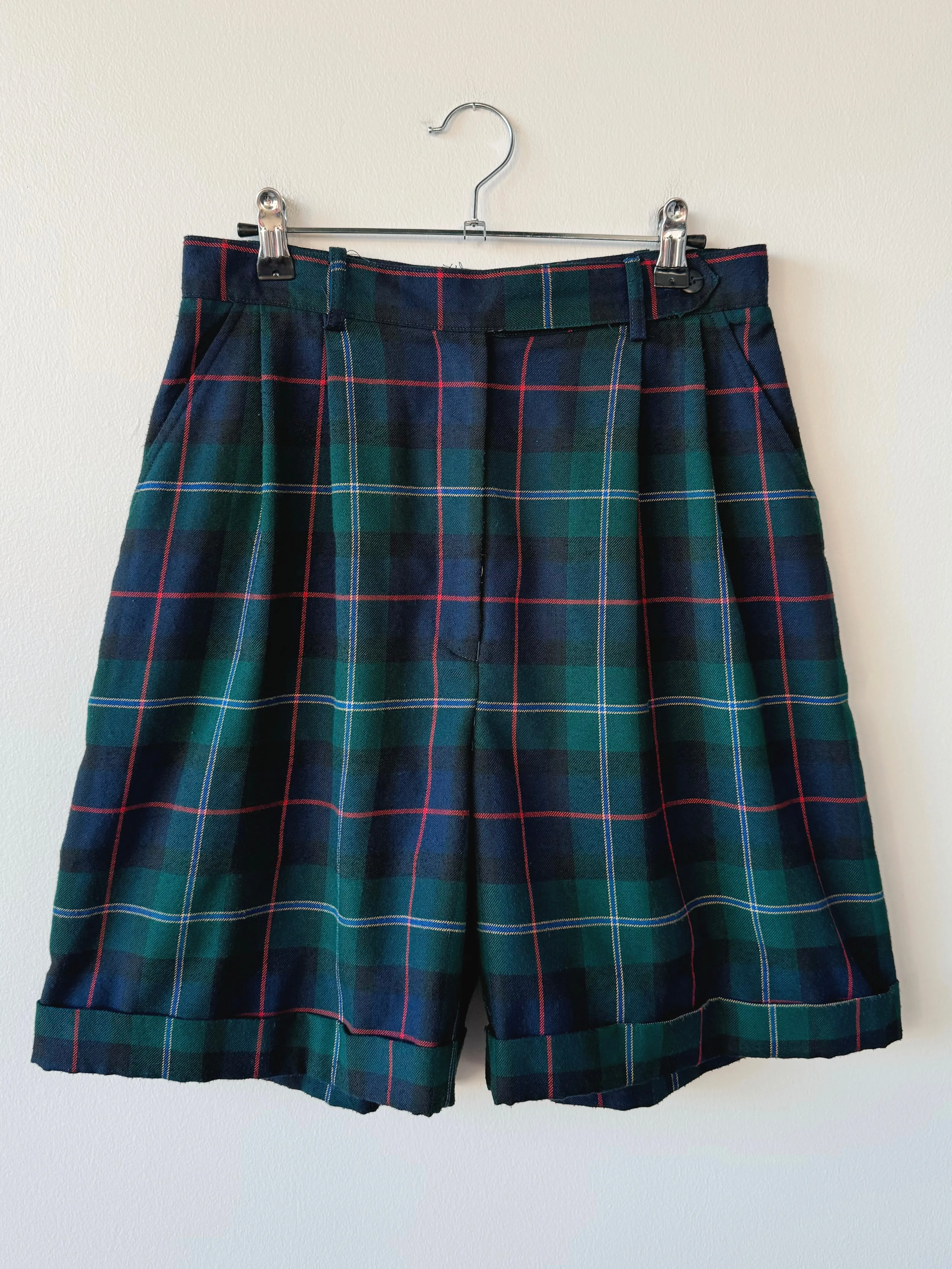 Vintage Tartan Plaid Pleat Front Cuffed Shorts (W29")