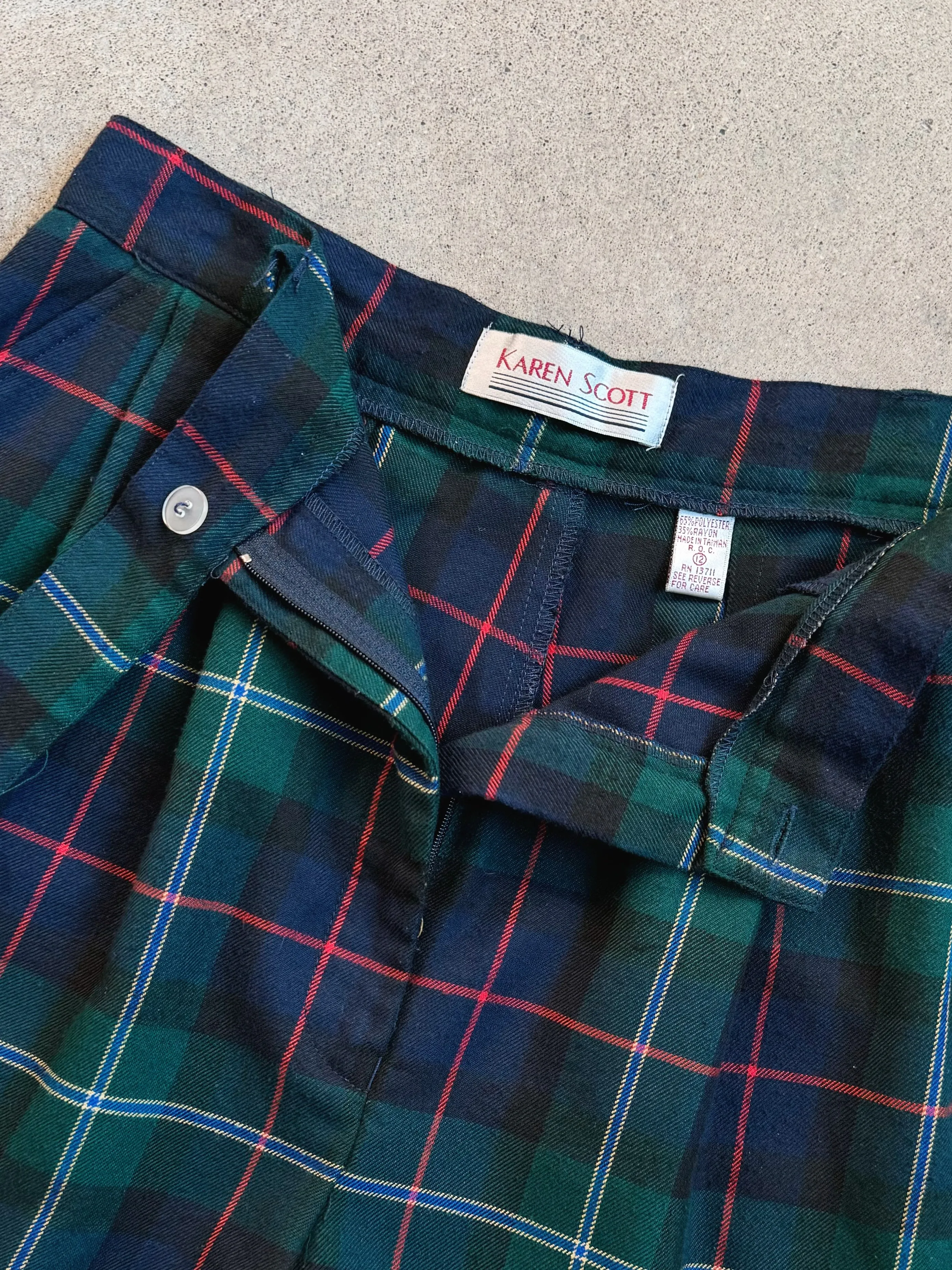 Vintage Tartan Plaid Pleat Front Cuffed Shorts (W29")