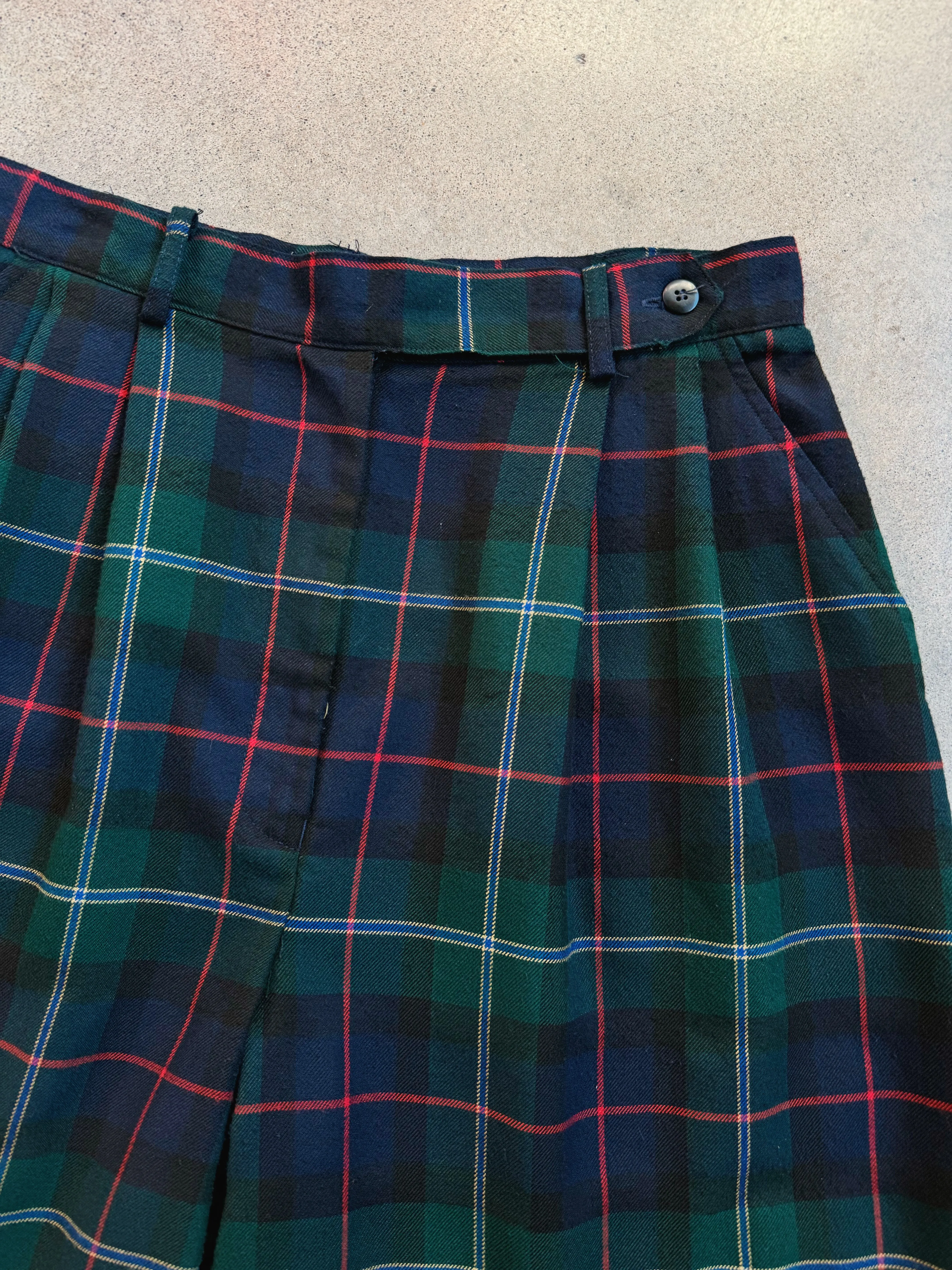 Vintage Tartan Plaid Pleat Front Cuffed Shorts (W29")