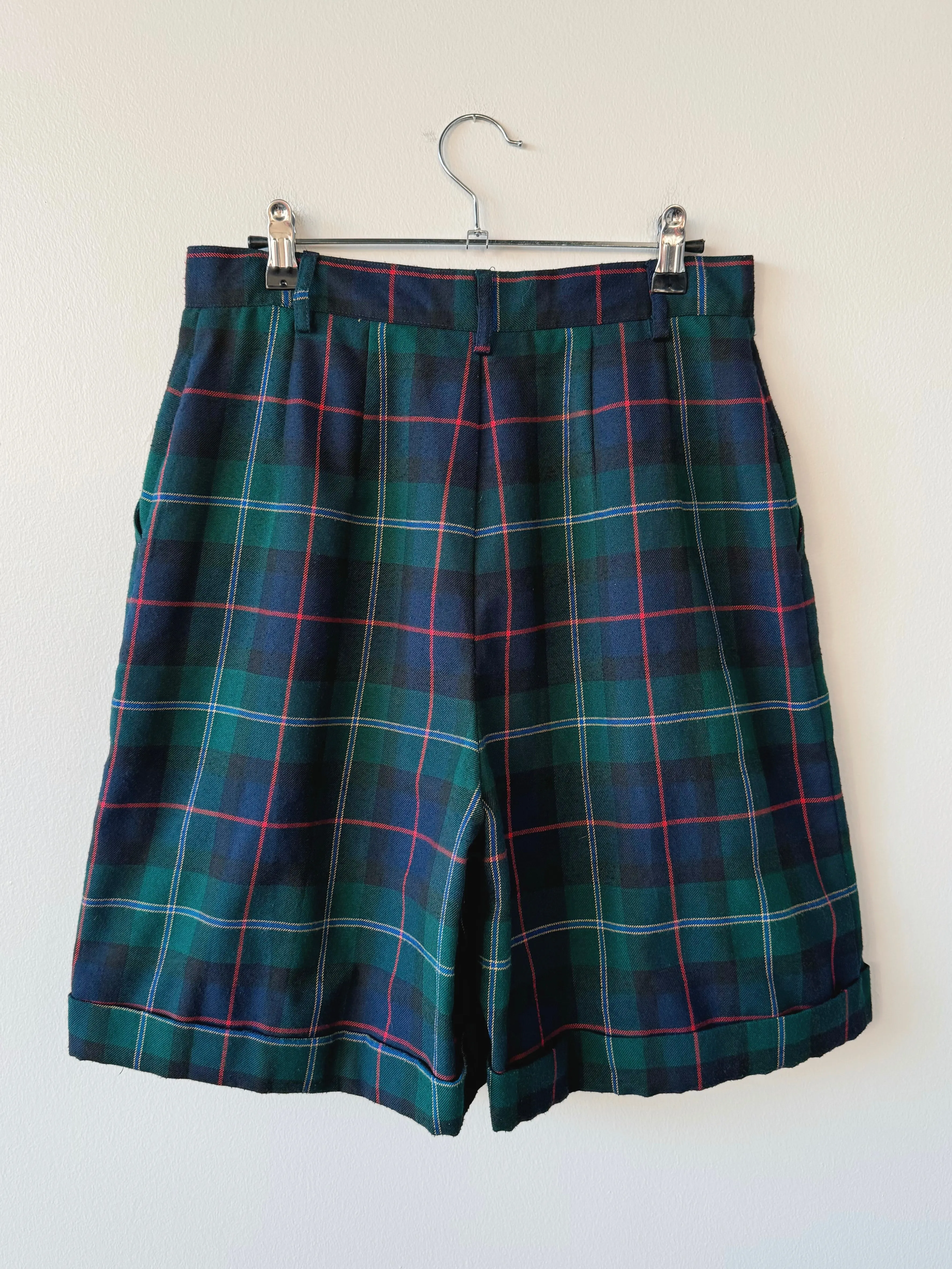 Vintage Tartan Plaid Pleat Front Cuffed Shorts (W29")