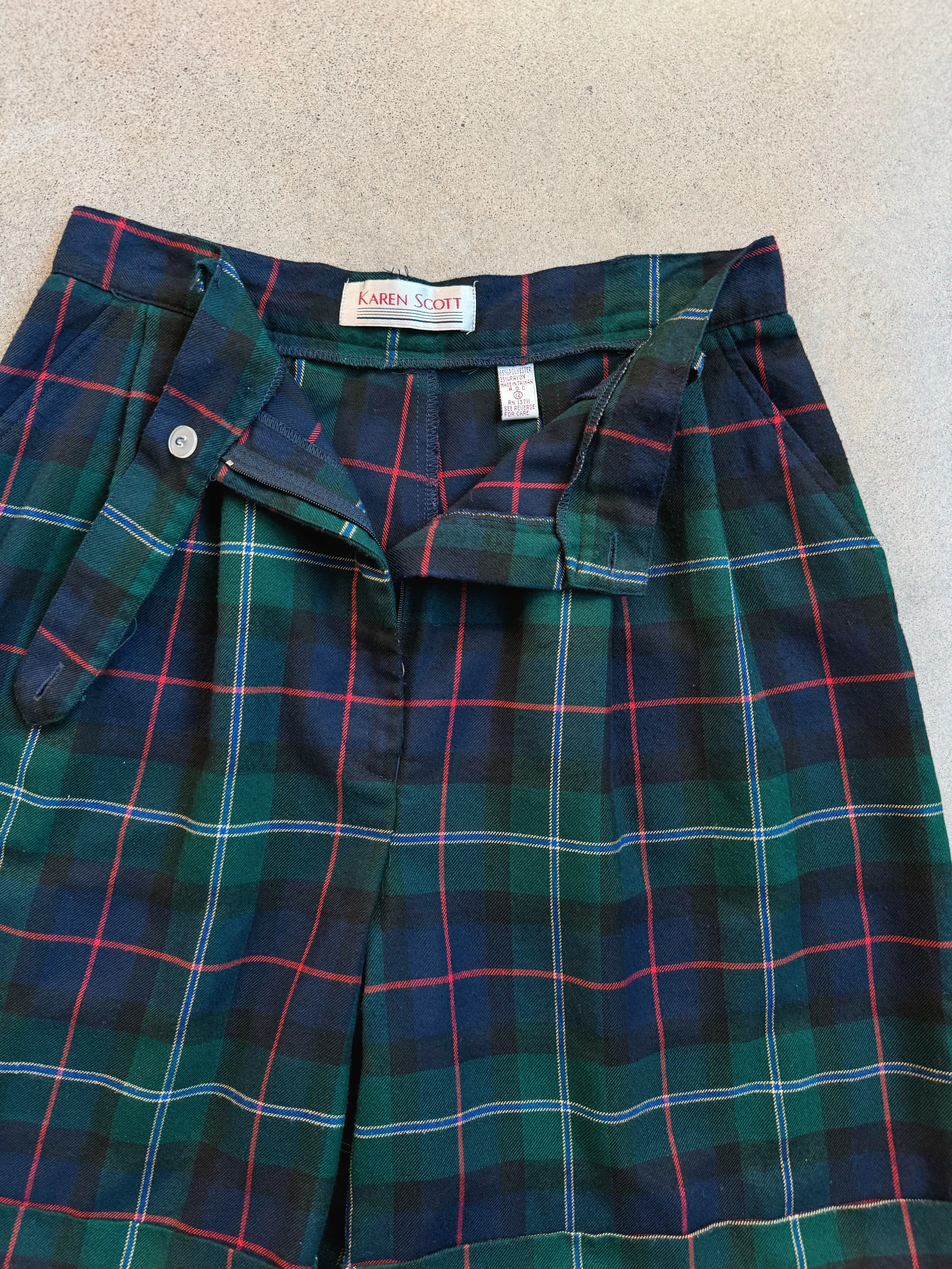 Vintage Tartan Plaid Pleat Front Cuffed Shorts (W29")
